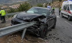 Denizli'de Feci Kaza: Lüks SUV Bariyerlere Saplandı, Sürücü Hayatını Kaybetti
