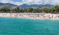 Alanya Kavruluyor! Hissedilen Sıcaklık 45 Dereceyi Buldu