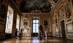 Louvre Müzesi, Mücevher Soygununun Ardından Apollo Galerisi'ni Yeniden Açtı