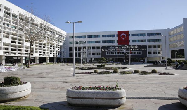 Antalya Büyükşehir Belediyesi Soruşturmasında Gözaltına Alınan 8 kişiden 2'si Tutuklandı