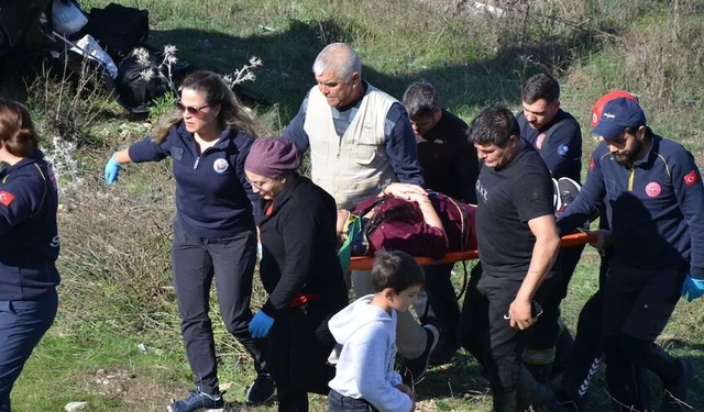 Serik’te Otomobil Şarampole Yuvarlandı: Aynı Aileden 3 Kişi Yaralandı
