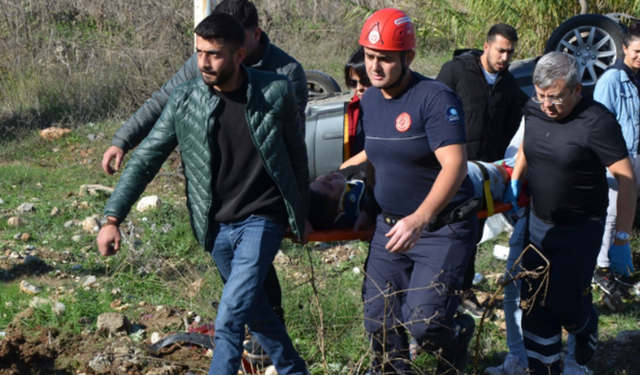 Serik’te Otomobil Şarampole Yuvarlandı: Aynı Aileden 3 Yaralı