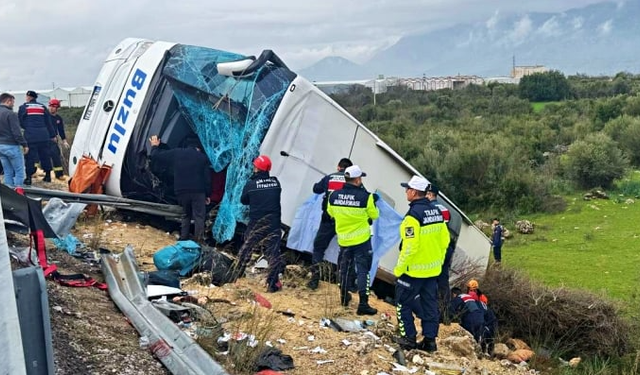 Antalya'da Yolcu Otobüsü Devrildi: 8 Kişi Öldü 26 Kişi Yaralandı