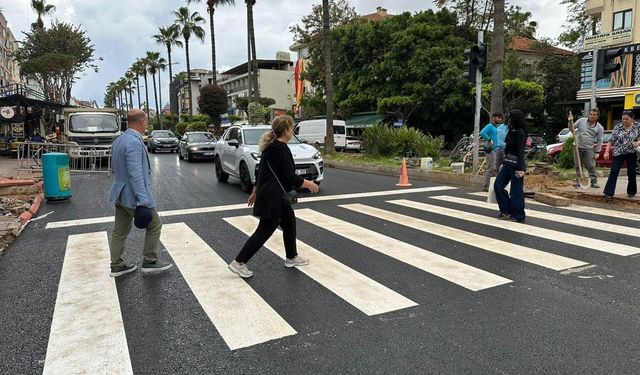 Atatürk Caddesi Planlanandan Önce Trafiğe Açıldı