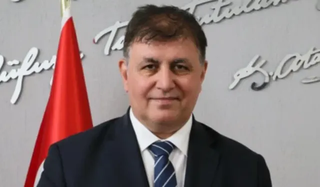 İzmir Büyükşehir Belediye Başkanı Cemil Tugay CHP'den İstifa Etti