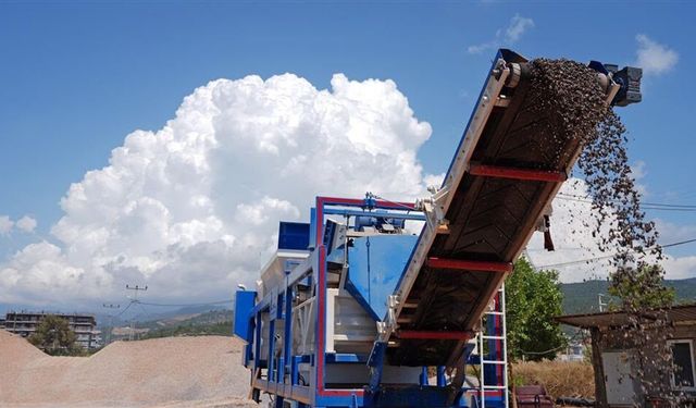 Alanya Belediyesi Yeni Çakıl Yıkama Makinesini İlk Kez Tırılar'da Kullandı