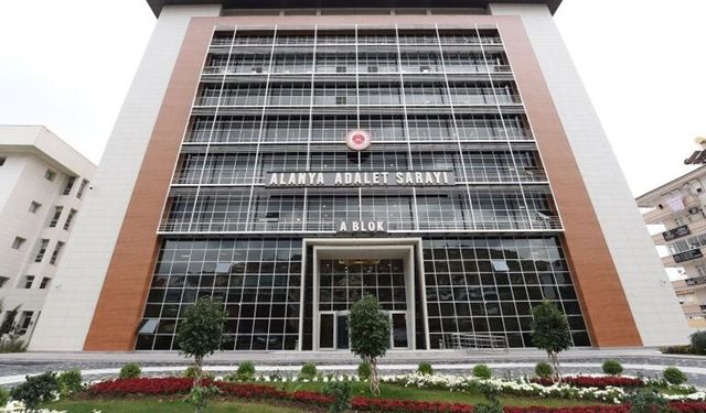 Alanya'da Sokak Satıcısı Olduğu İddia Edilen 2 Şüpheli Tutuklandı
