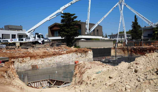 Antalya'da İnşaat Şantiyesinde Korkutan Göçük: 2 İşçi Yaralandı