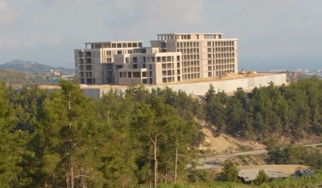 Burhan Dündar'dan Payallar Devlet Hastanesi Tepkisi: 'Alanya Daha Fazla Bekleyemez'