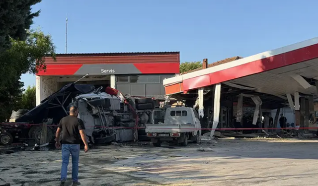 Bursa'da TIR Akaryakıt İstasyonuna Daldı: 1 Kişi Hayatını Kaybetti