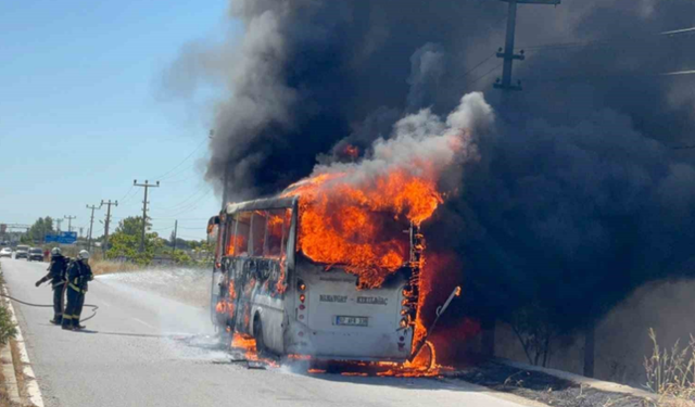 Manavgat'ta Yolcu Midibüsü Seyir Halindeyken Alevlere Teslim Oldu
