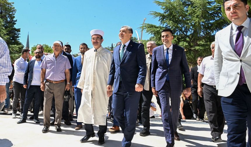 Elmalı’nın Tarihi Hazinesi Yeniden Canlandı: Ömer Paşa Camii İbadete Açıldı