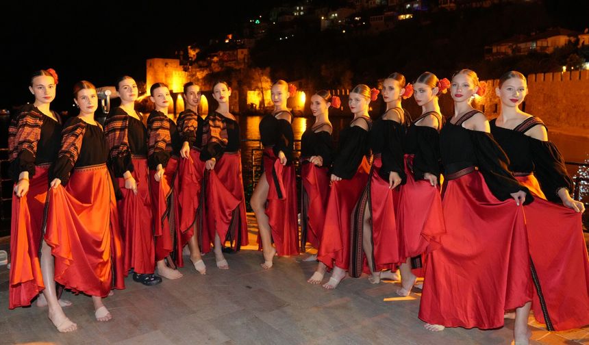 Alanya'da 2 Gün Süren 3. Uluslararası Halk Dansları ve Müzik Festali Sona Erdi