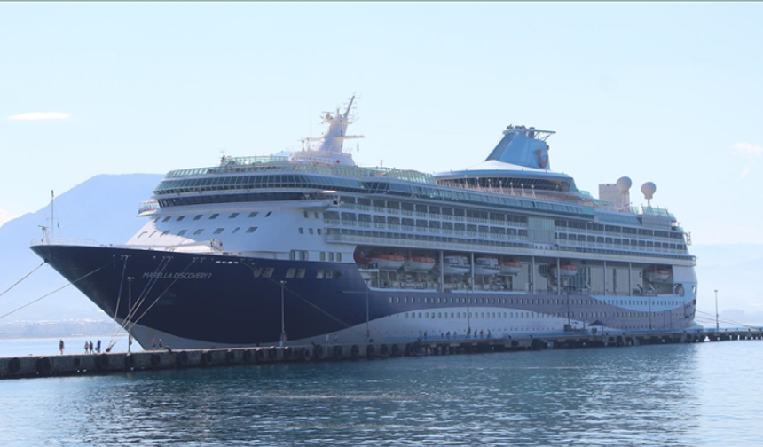 ''Marella Discovery 2'' Alanya Limanı'na Demirledi