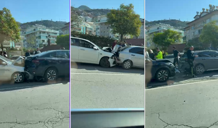 Alanya'da Adliye Civarında Zincirleme Kaza! 4 Araç Birbirine Girdi