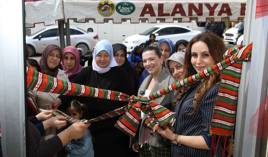 Okurcalar'da Yılın İlk El Sanatları Sergisi Açıldı