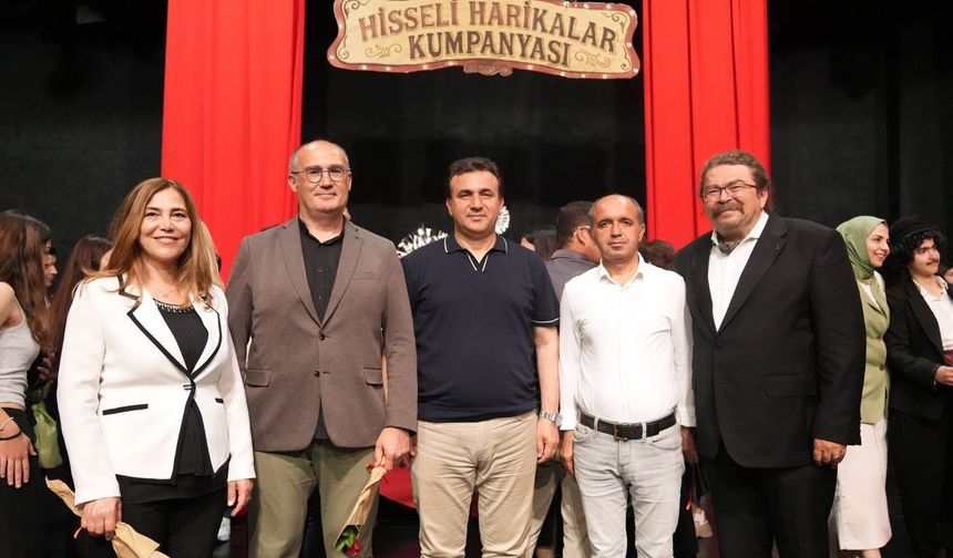 Liselerarası Tiyatro Festivali'nde Sahne Bu Kez 'Hisseli Harikalar Kumpanyası'nındı