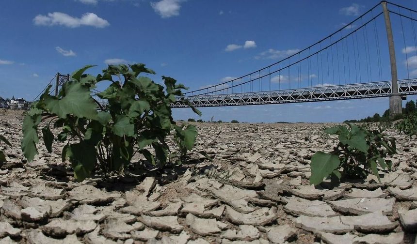 Fransa'da Kuraklık Alarmı: 99 İlde Su Kısıtlaması Başladı
