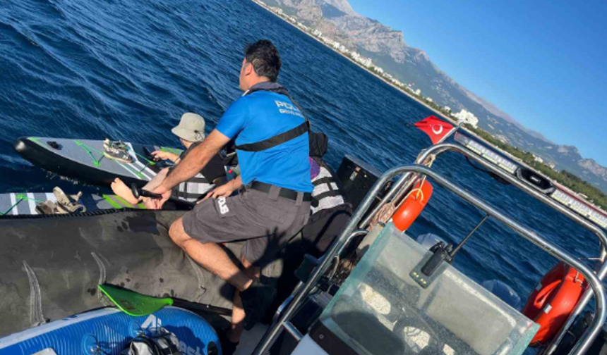 Rüzgarın Sürüklediği 38 SUP Sporcusunu Deniz Polisi Kurtardı