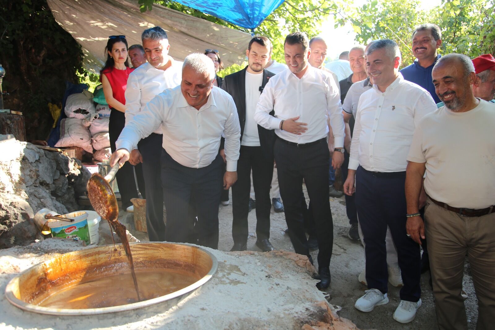 Pekmez Kaynatırken Toplu Foto