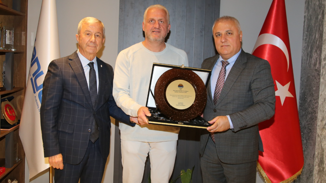 Başkan Erdem’den Alanyalı Rekortmen İş İnsanlarına Anlamlı Jest